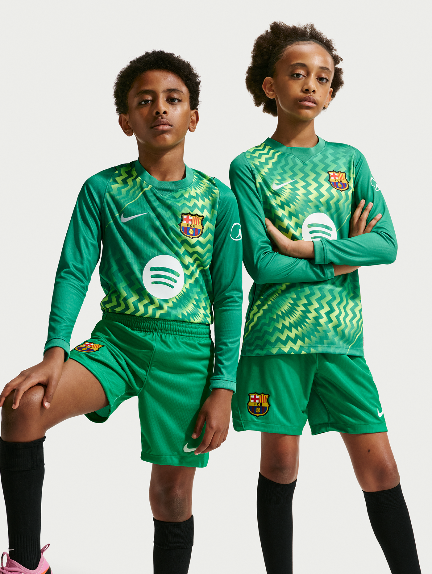 Junior goalkeeper home shorts 26/27