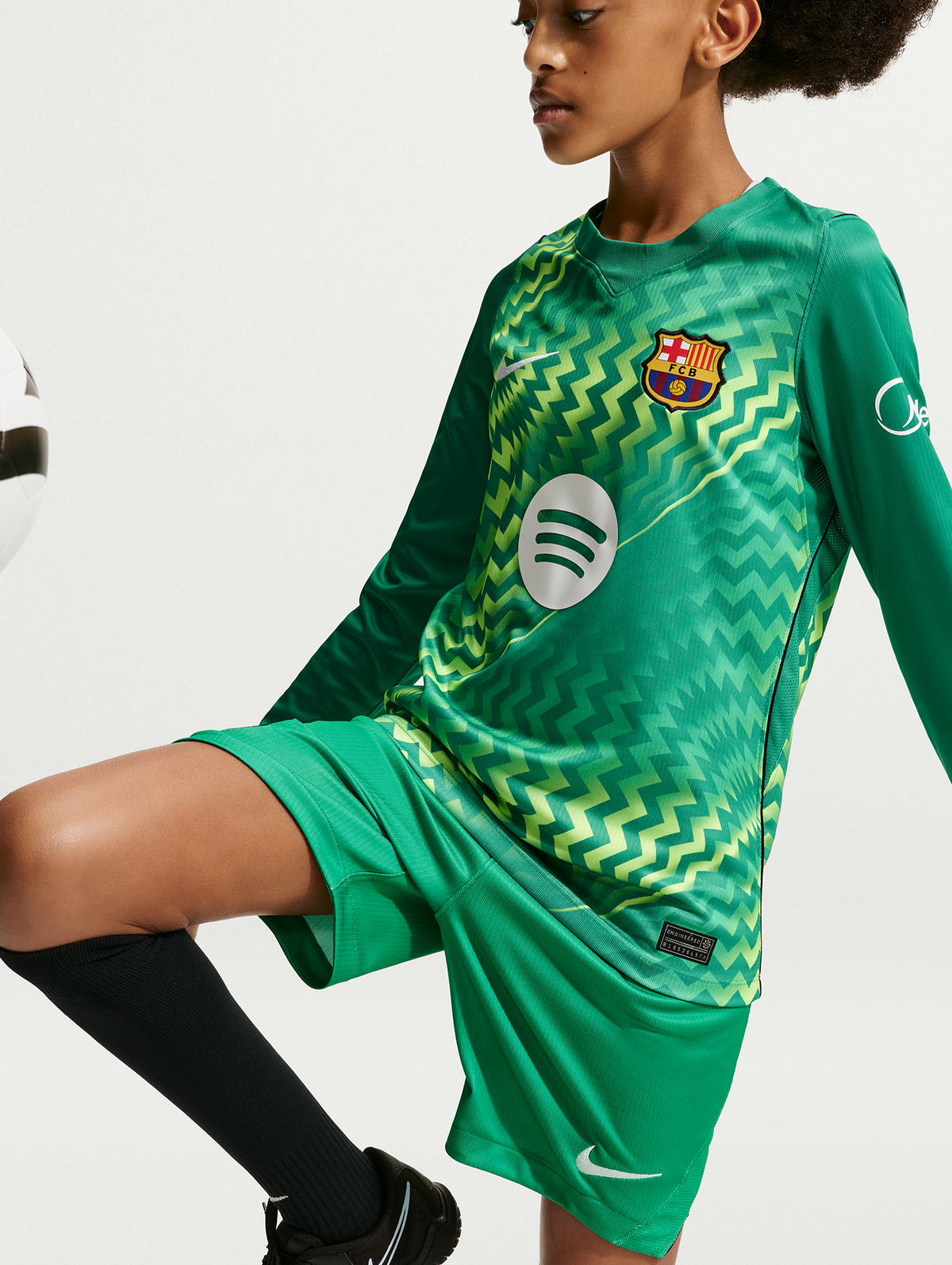 Junior goalkeeper home shorts 26/27